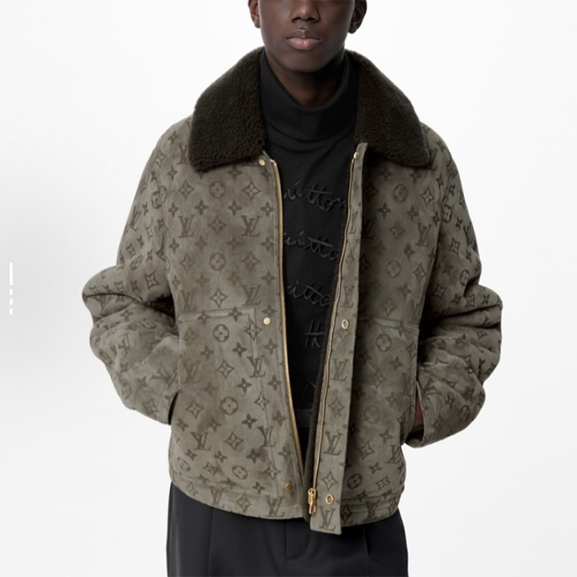 95新 LouisVuitton/路易威登 6443/翻领皮衣/52码/97新/轻微污渍