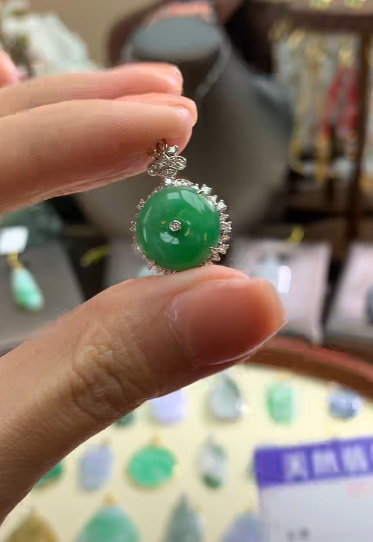 天然A货翡翠吊坠