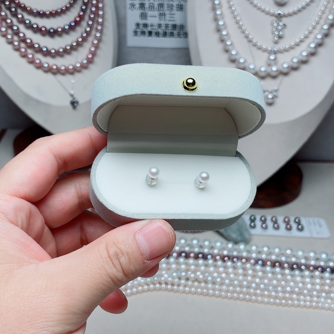 银S925镶嵌淡水珍珠颈饰5-5.5 正圆极光无瑕耳钉