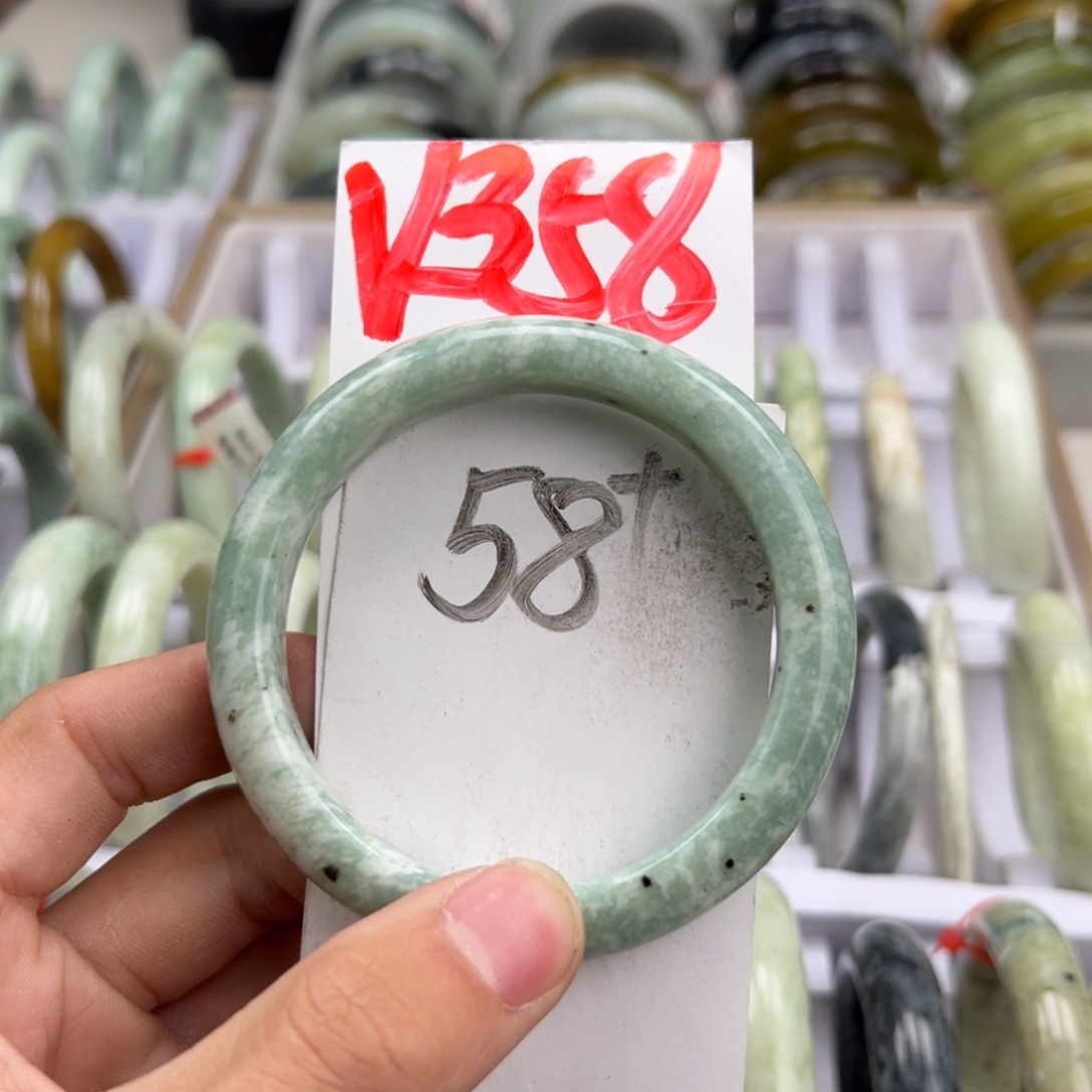 岫玉手镯未镶嵌天然岫玉