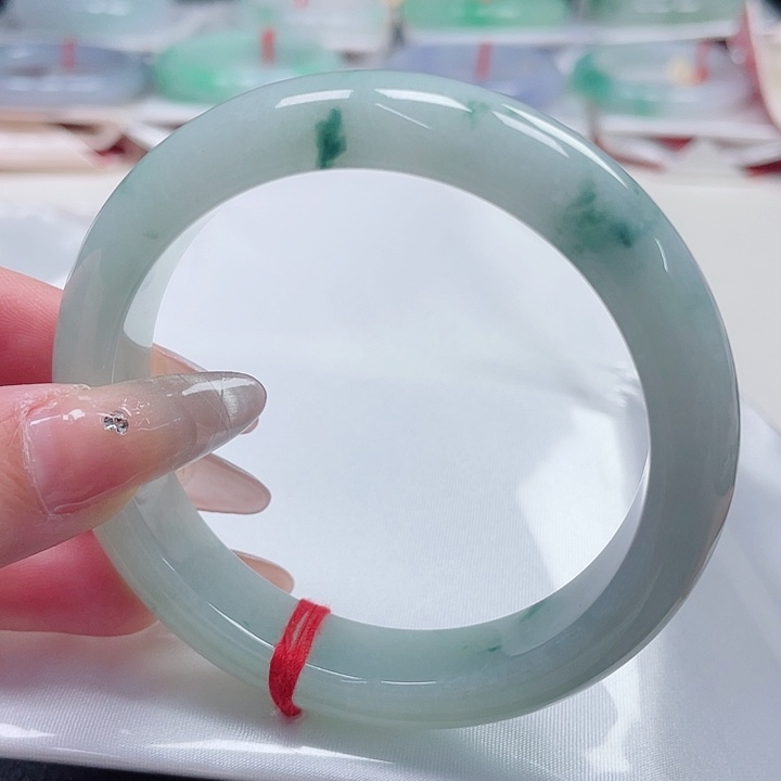 翡翠手镯未镶嵌缅甸