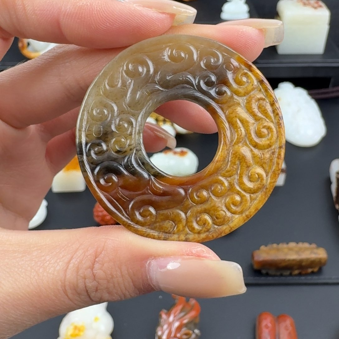 和田玉（糖玉）颈饰未镶嵌飛***✈