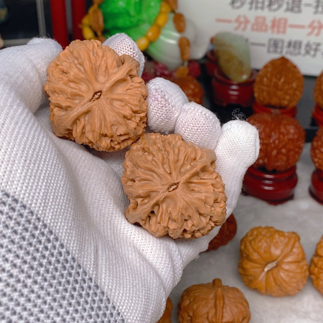 ༄***༅文玩核桃吊坠西北将军