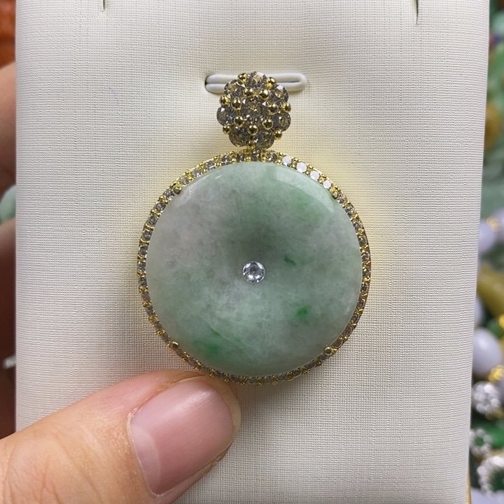 翡翠未镶嵌吊坠(赠链)