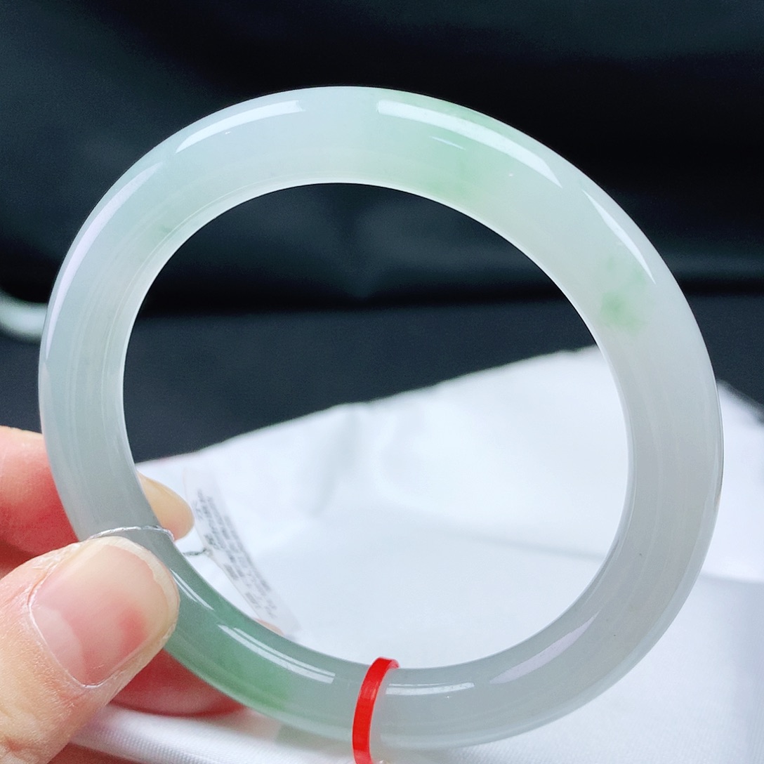 翡翠手镯未镶嵌54圈