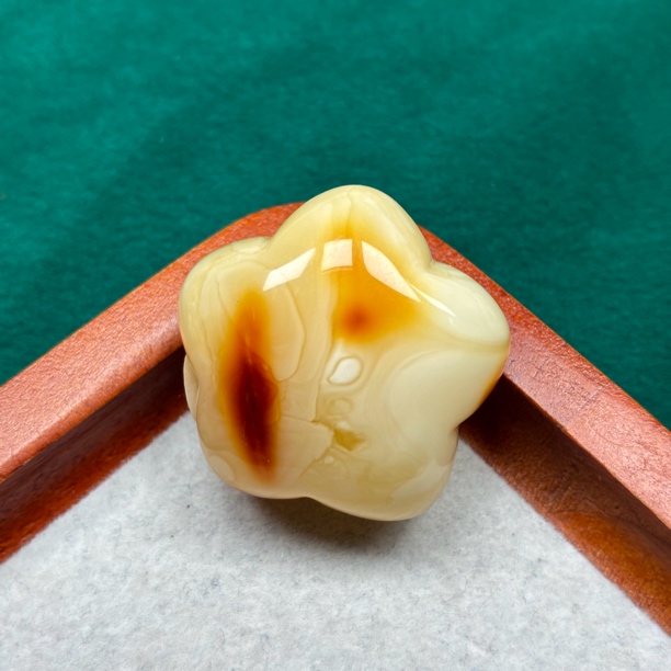 天然琥珀蜜蜡浓蜡妖花小熊（抖音基地发货，带证书）