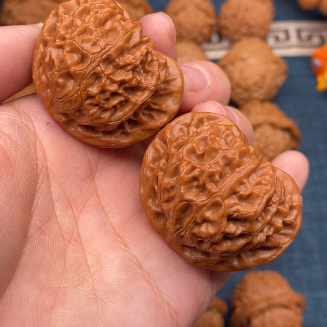 文玩核桃把件42桃心宫灯老树