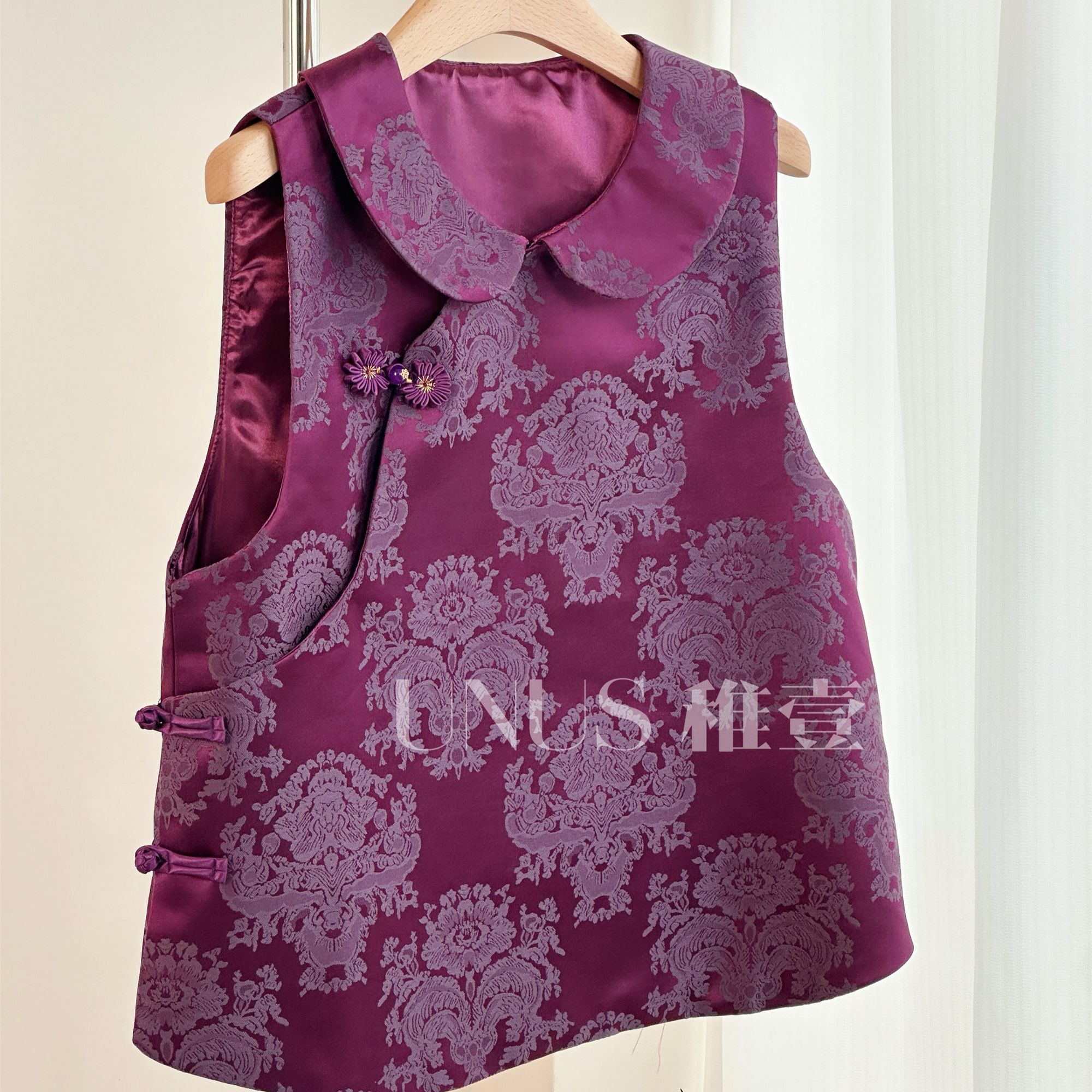 早秋季新款娃娃国风坎肩新中式马甲设计提花背心无袖时尚百搭上衣