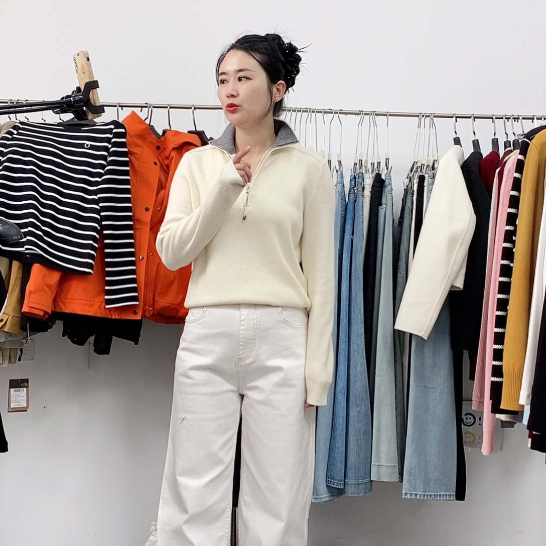 白色针织衫140斤内