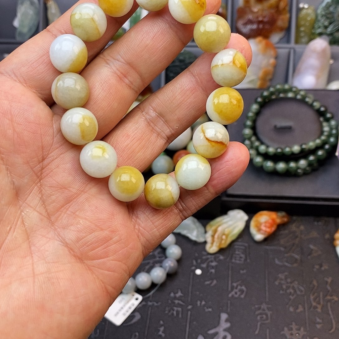 翡翠手串未镶嵌鸡油黄