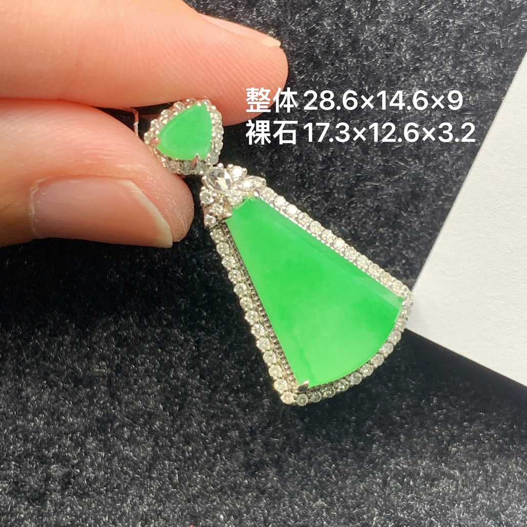 18k金镶嵌天然缅甸翡翠阳绿无事牌吊坠28.6×14.6×9/17.3×12.6×3.2