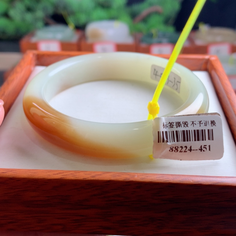 【闪购商品】和田玉手镯未镶嵌57