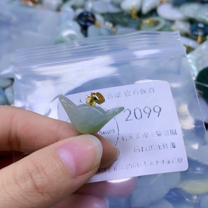 翡翠未镶嵌颈饰翡翠