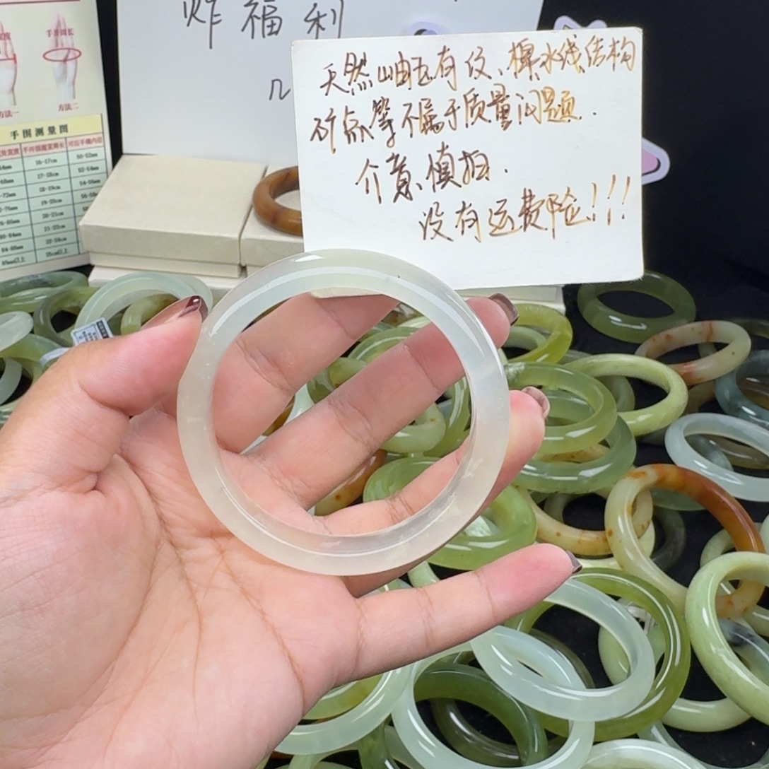 ****.蛇纹石玉未镶嵌手镯