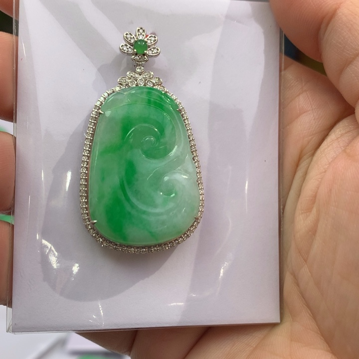 翡翠颈饰18K金镶嵌翡翠翡翠吊坠