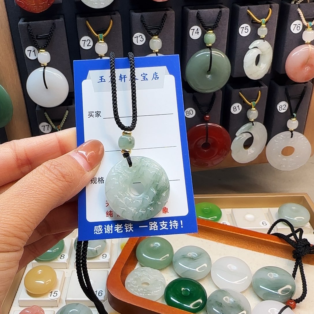 石英质玉未镶嵌颈饰