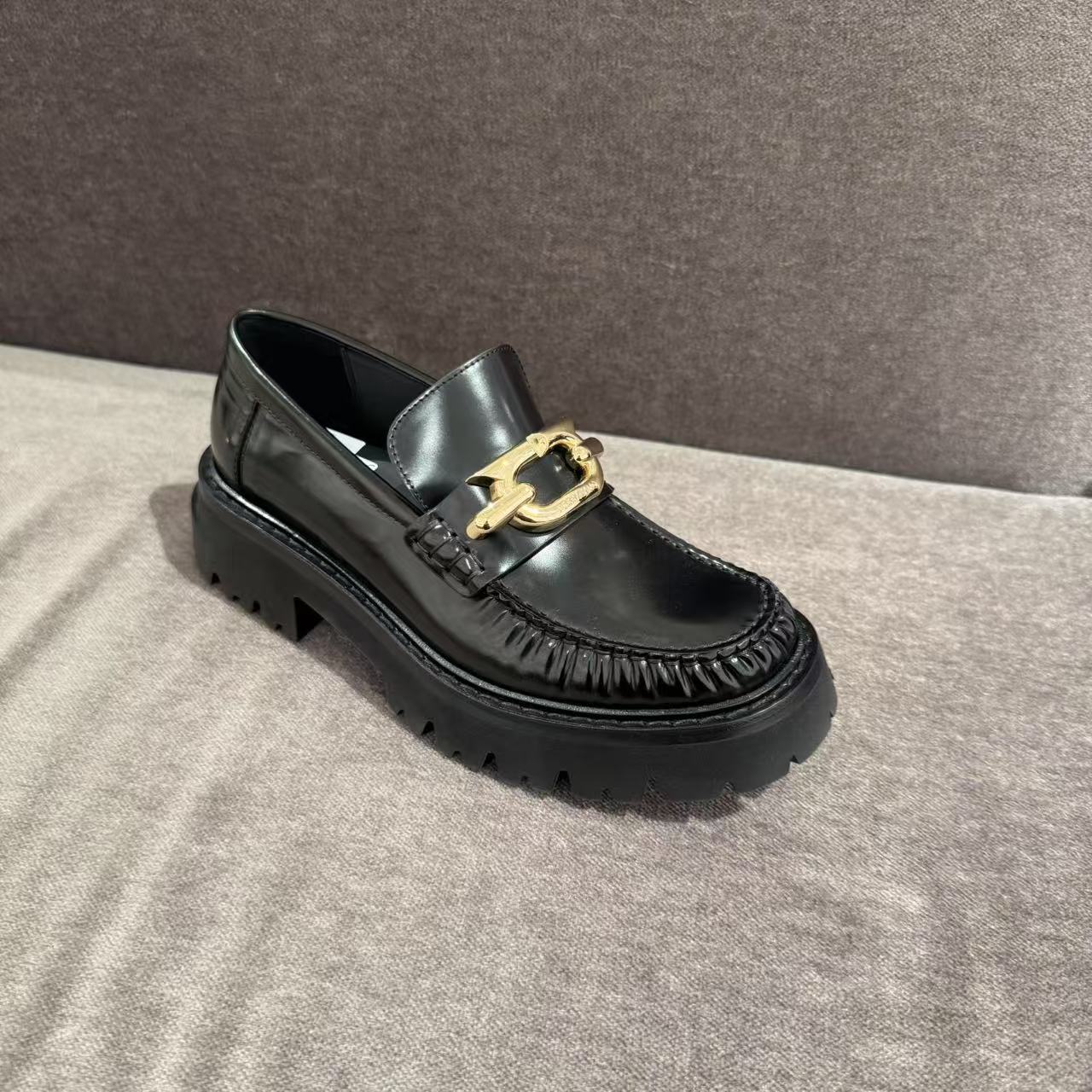 全新未使用 FERRAGAMO/菲拉格慕 女鞋乐福黑色金扣