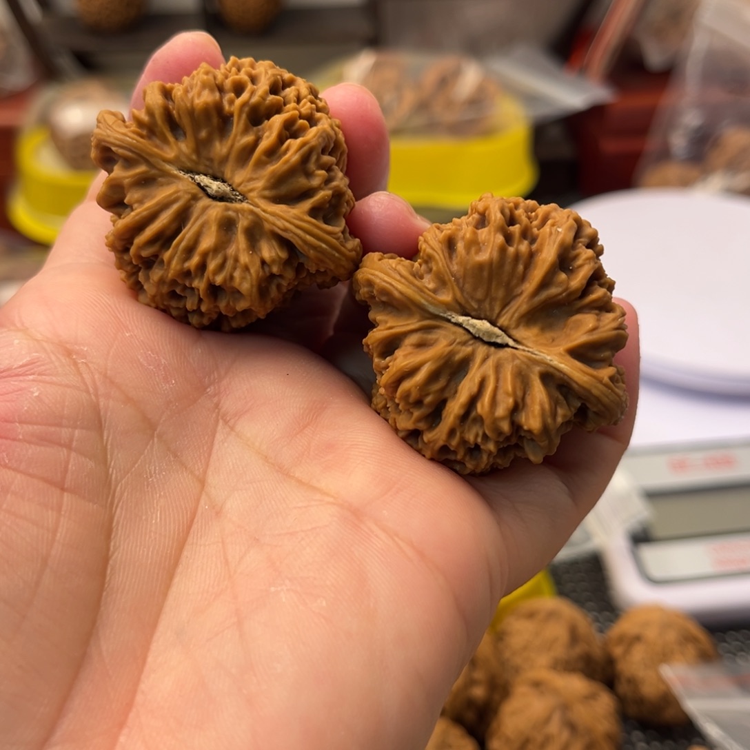 文玩核桃把件吃****脑南疆石