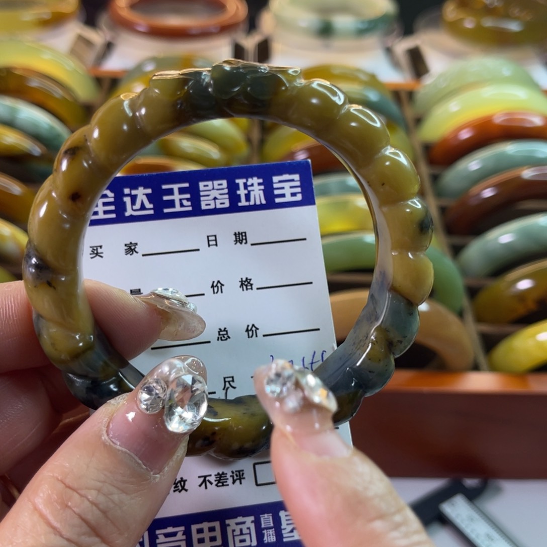 蛇纹石玉手镯未镶嵌