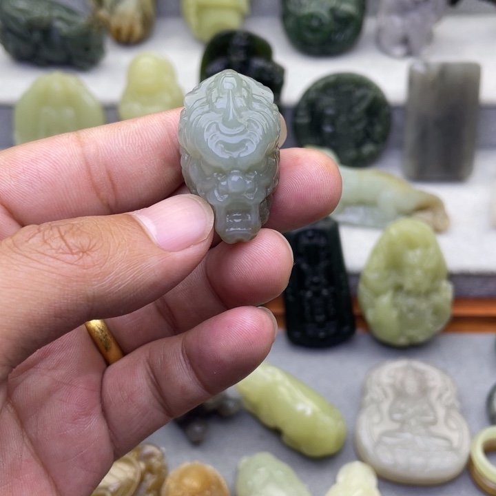 和田玉未镶嵌颈饰