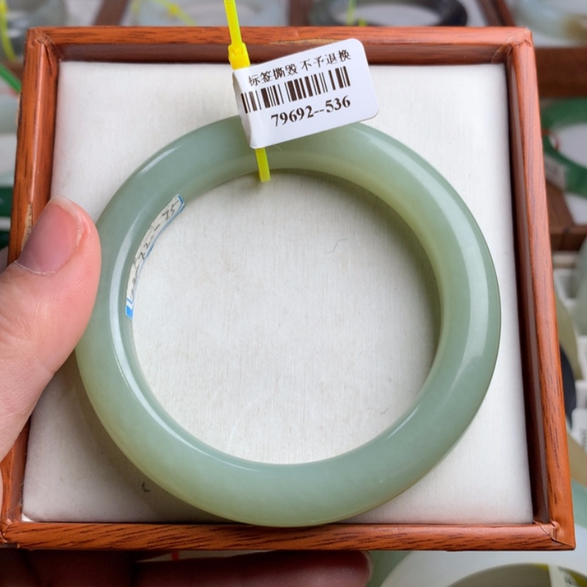 【闪购商品】和田玉手镯未镶嵌