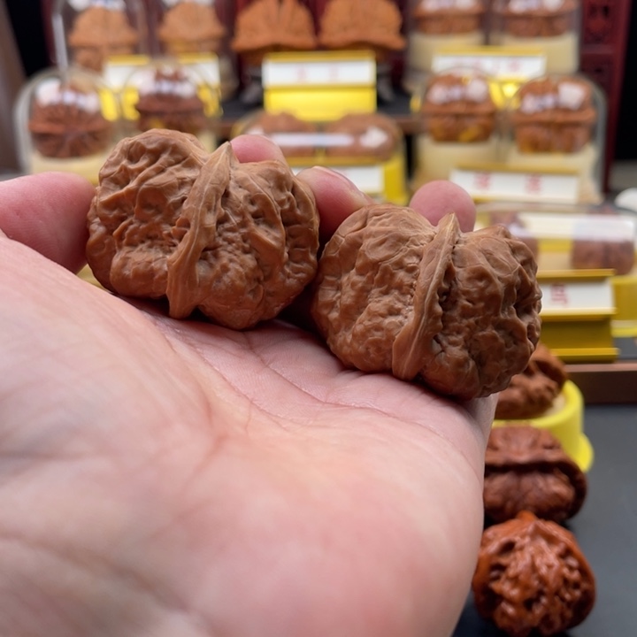 敬***猛文玩核桃把件蛤蟆头，尺寸40