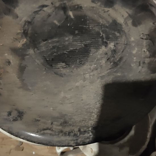 瓷黑圆 盘，口径27
