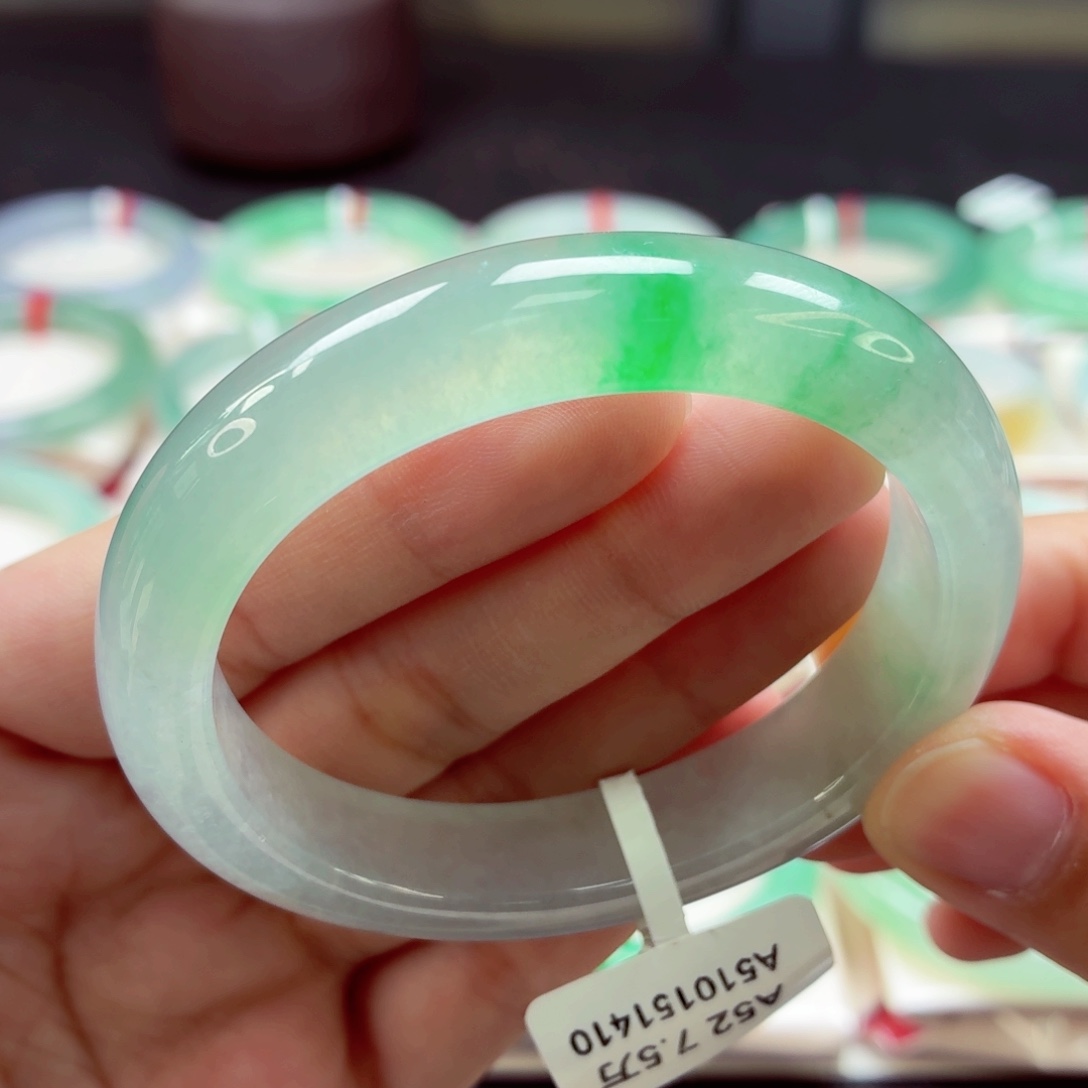 翡翠未镶嵌手镯（贵妃镯）29号冰透飘阳绿99（小手大漏）