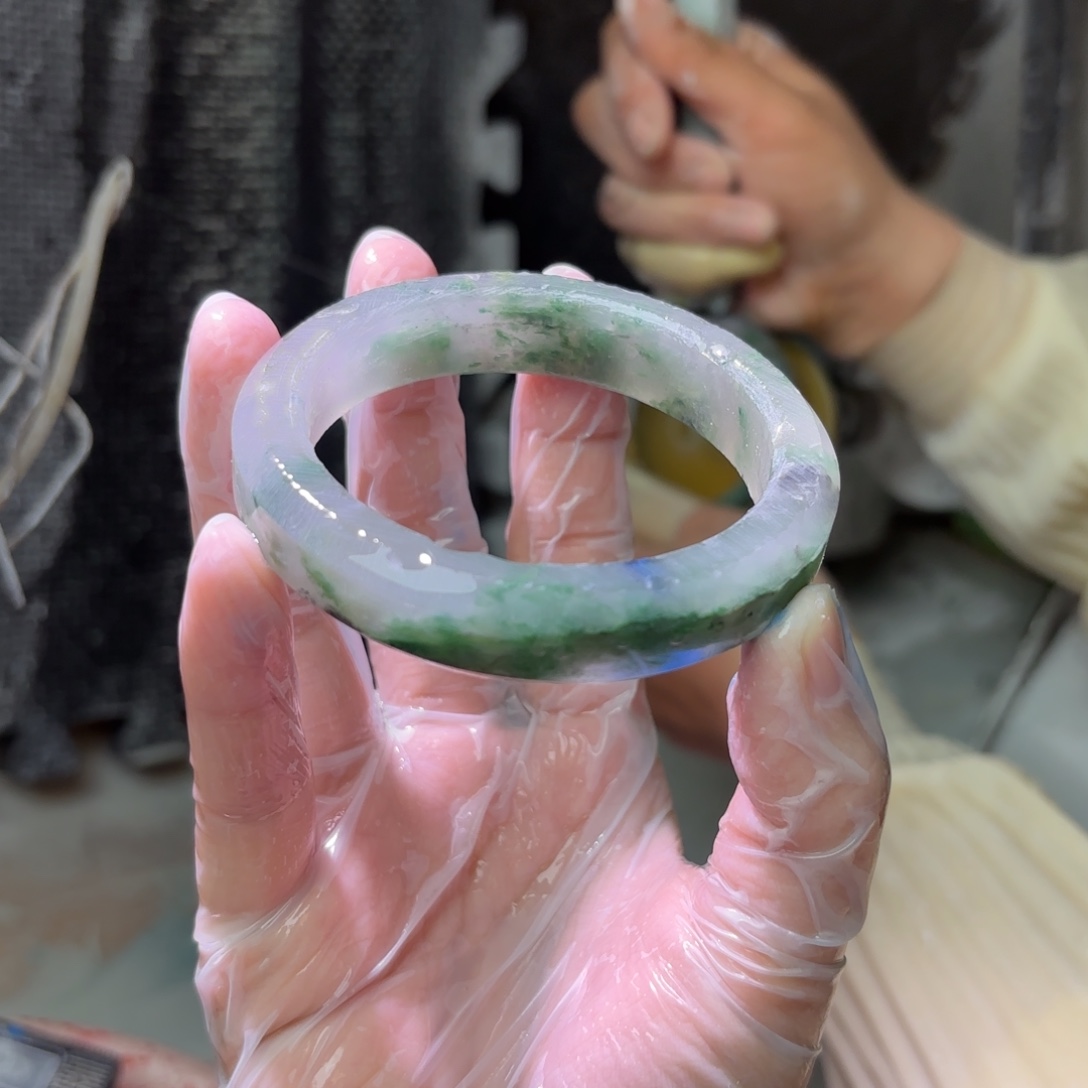 沐***秋石英质玉未镶嵌手镯定制