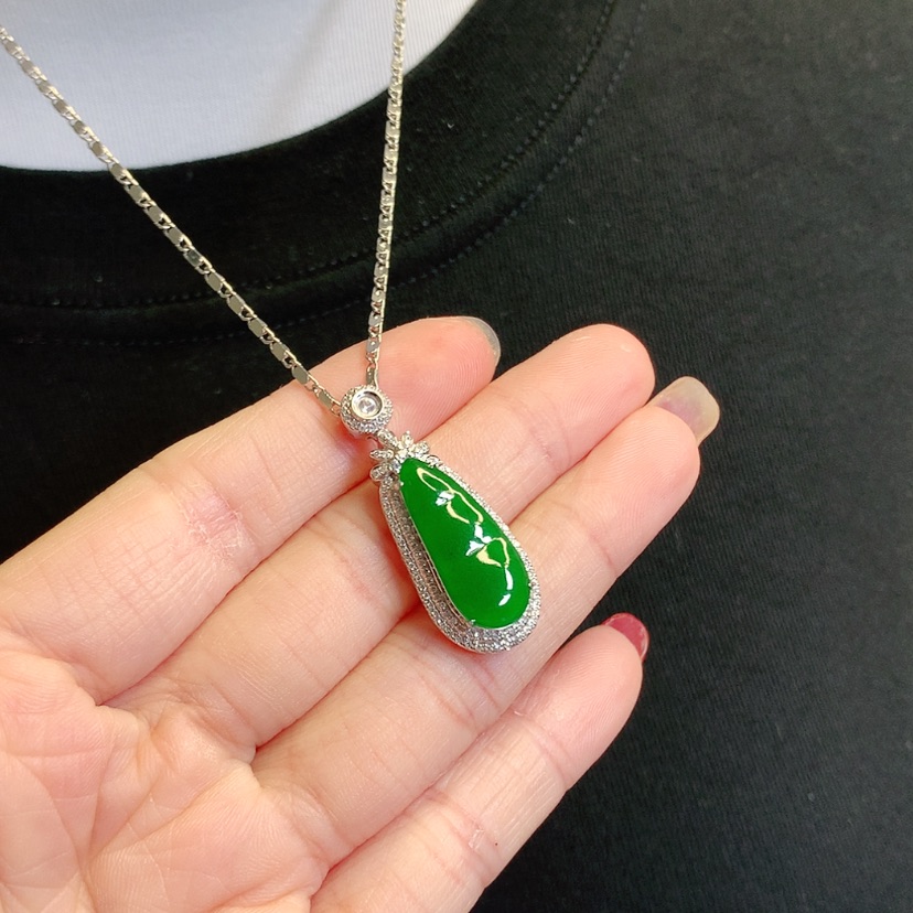 【闪购商品】翡翠吊坠(赠链)18K金镶嵌