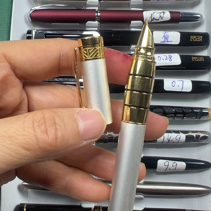 便携式716暗尖长刀40克笔身有脱镀氧化瑕疵