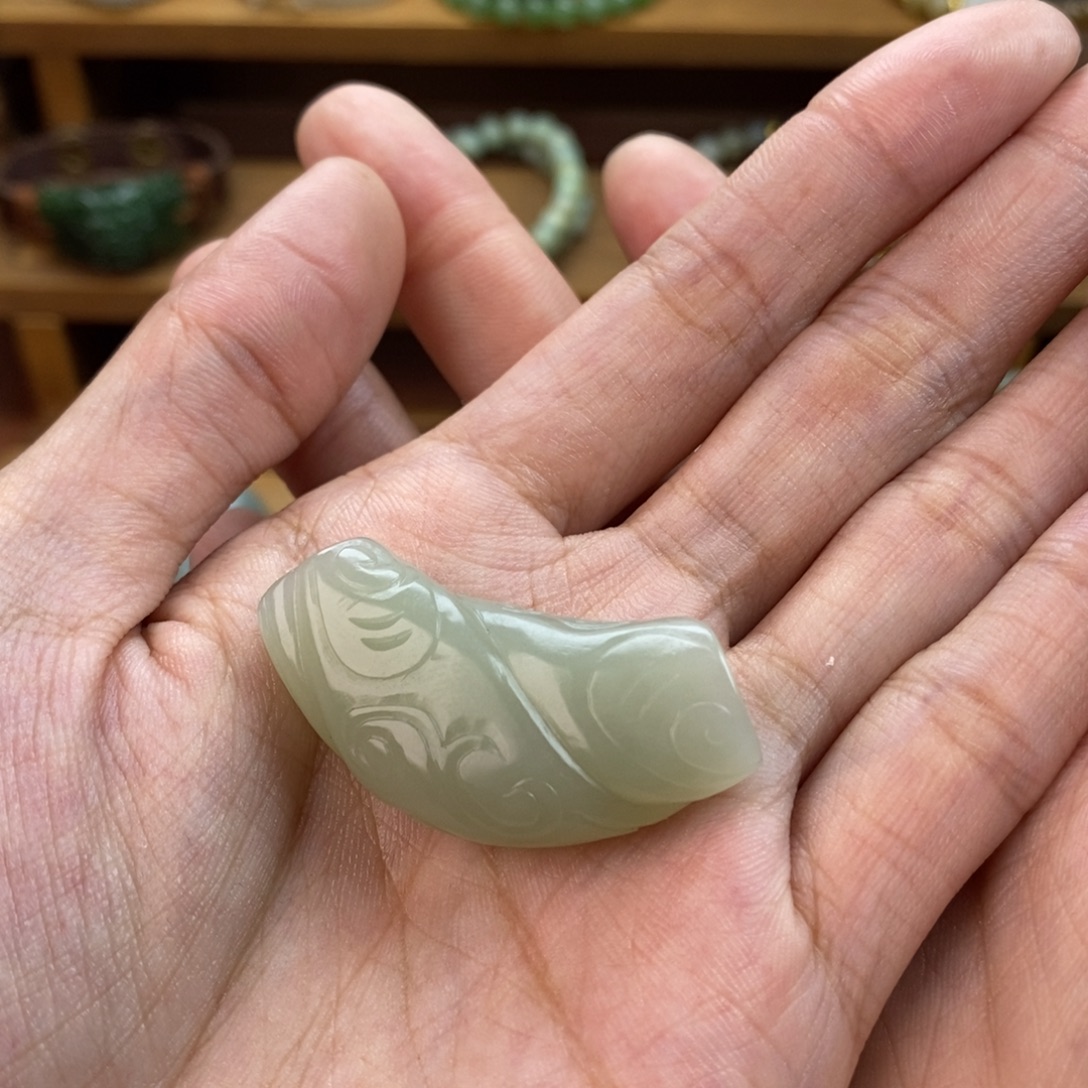 轩***记和田玉未镶嵌颈饰