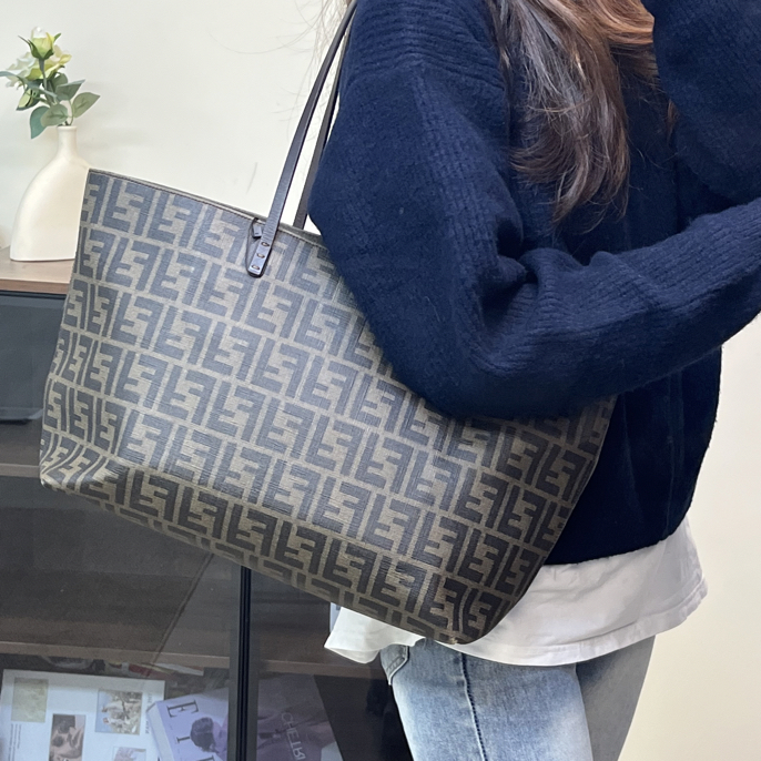 95新 FENDI/芬迪 老花托特单肩百搭休闲日常
