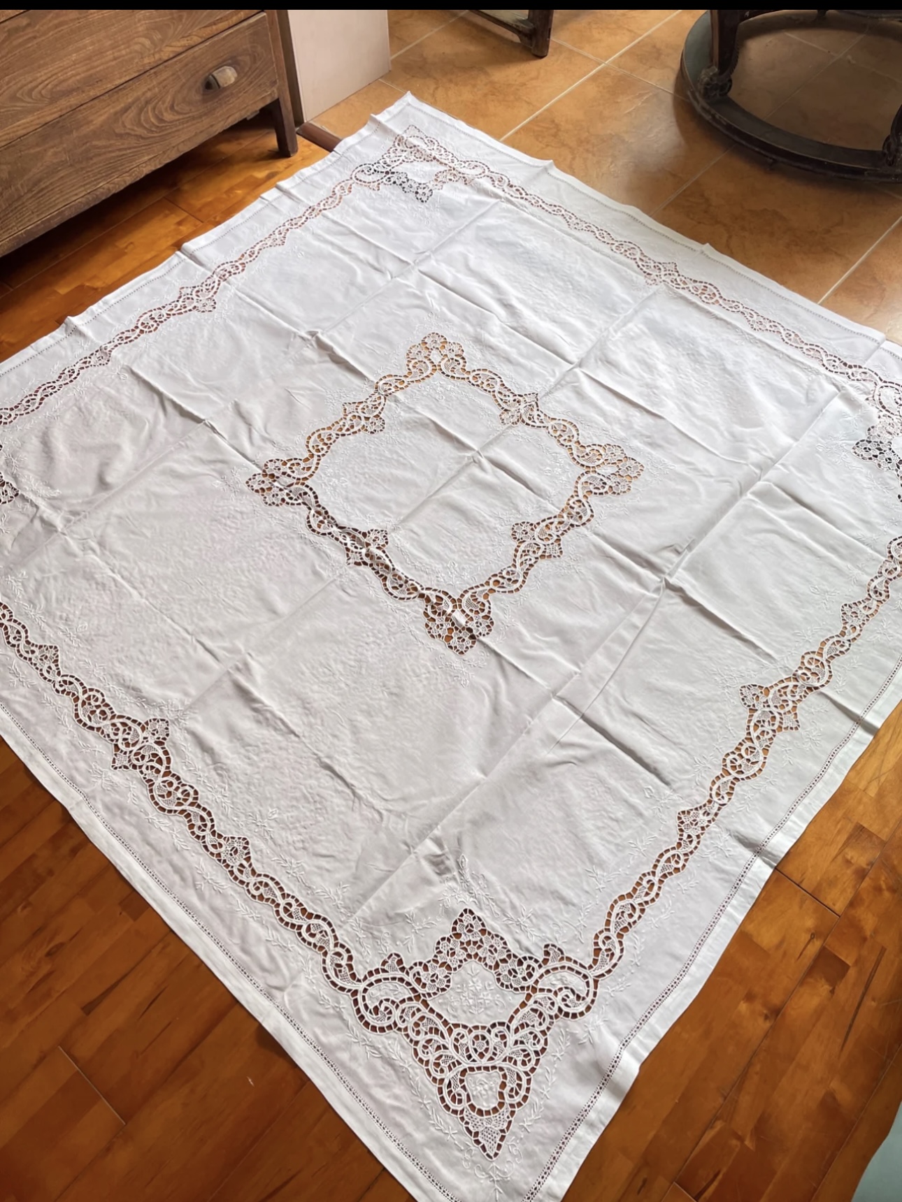 白色（1.3米方）亚麻手拿花边桌布百搭巾