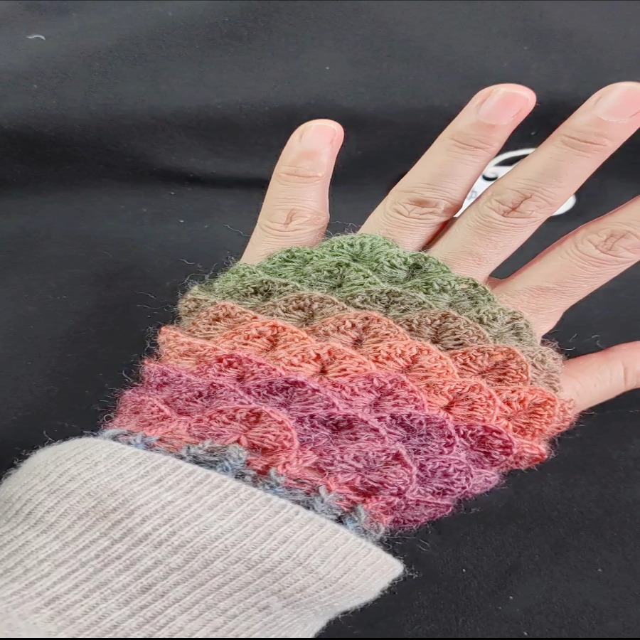 跳动的毛绒鱼鳞手套编织教程