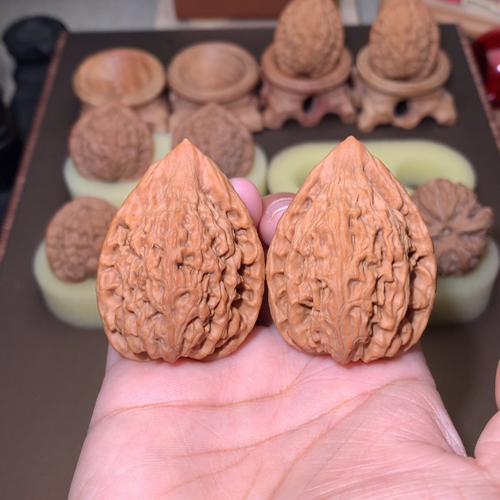 药***哥核桃文玩核桃把件吸血鬼