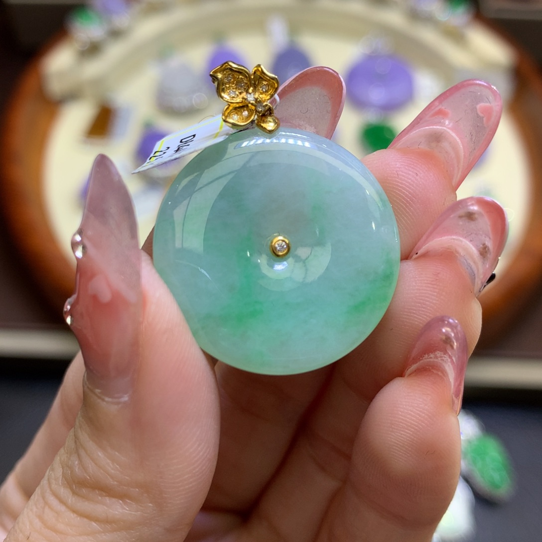 翡翠颈饰18K金镶嵌翡翠