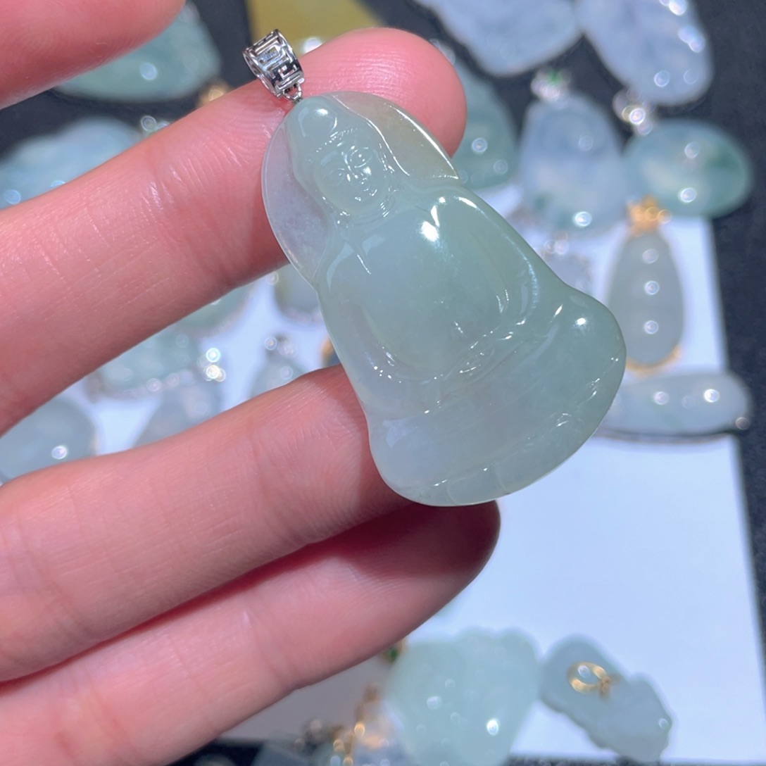 翡翠颈饰18K金镶嵌翡翠