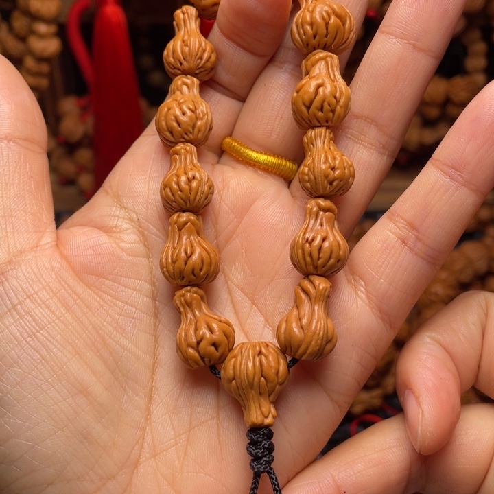 木质类龙纹桃枭挂件