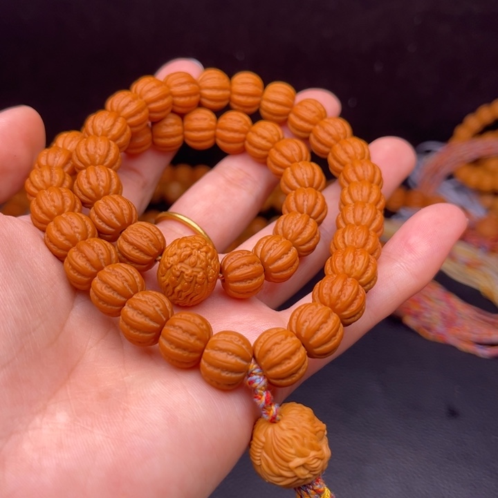 八***技吊坠猴头核桃12八愣手持40颗 ➕两个配饰。 发两串