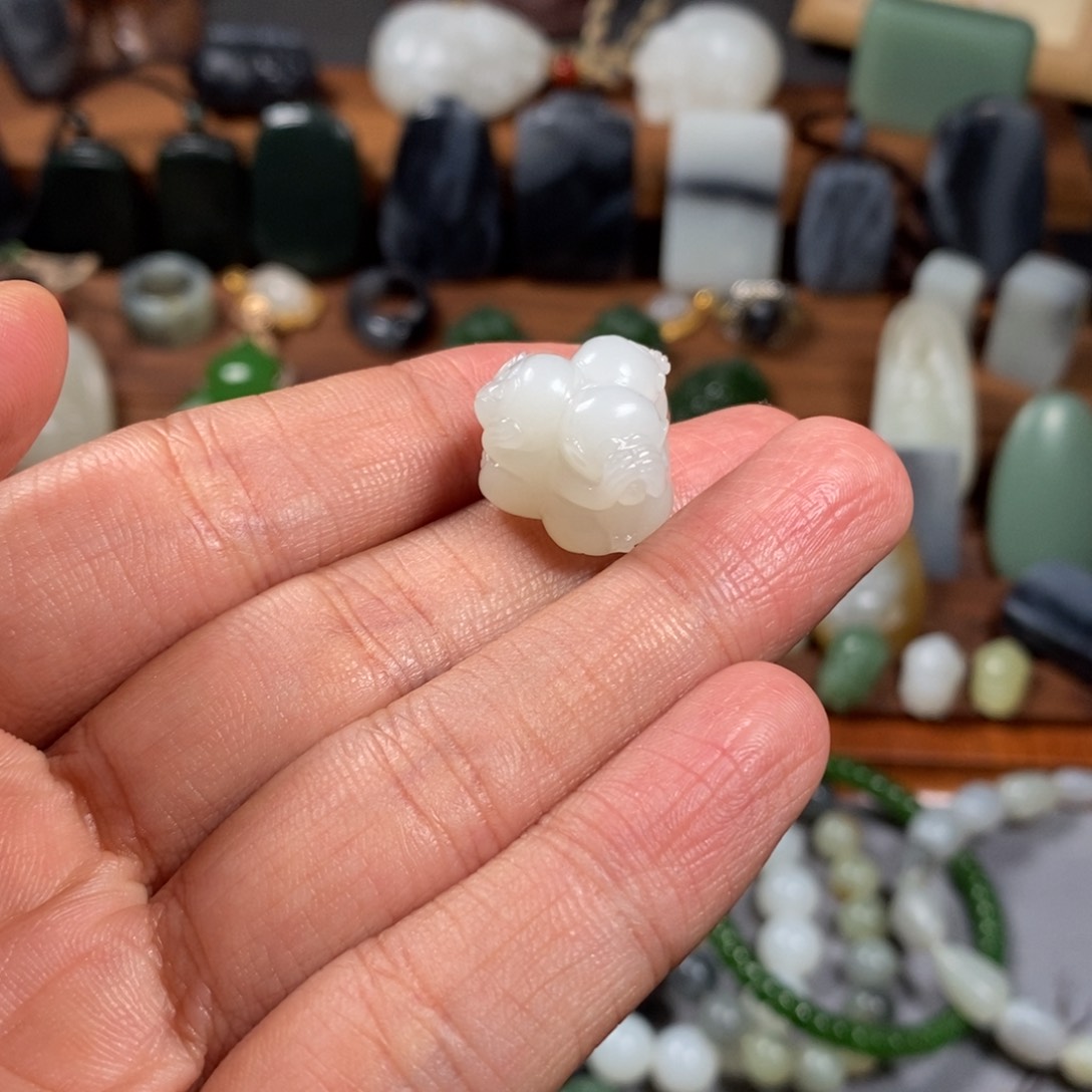 和田玉颈饰未镶嵌娄*