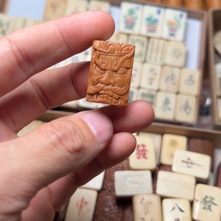 实心竹雕刻手把件