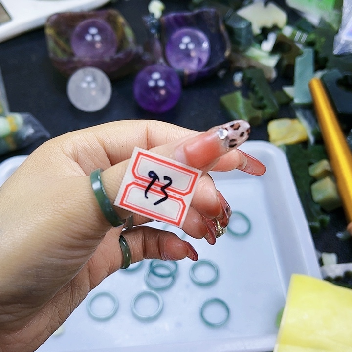 翡翠戒指未镶嵌，