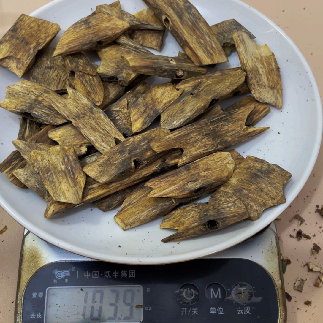 沉香木摆件悟陆河块料103克