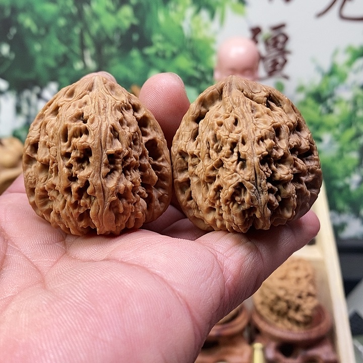 文玩核桃吊坠L****?三角高炮南疆石