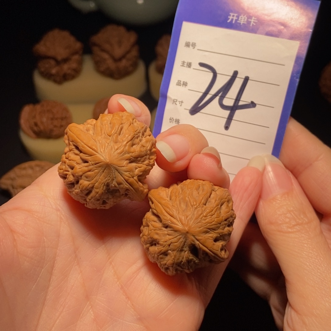 文玩核桃把件铁锤妹妹全品34左右