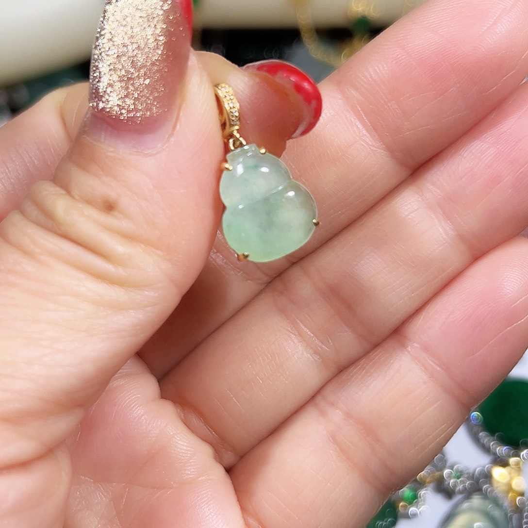 翡翠吊坠(不含链)18K金镶嵌