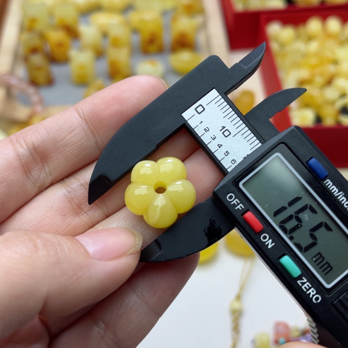 【闪购商品】蜜蜡裸石未镶嵌配饰