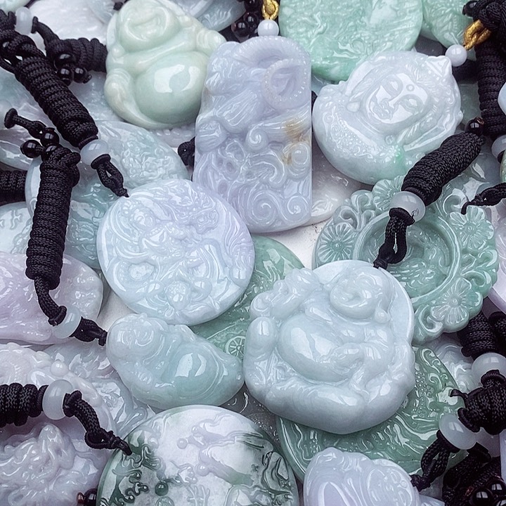 翡翠挂件未镶嵌翡翠