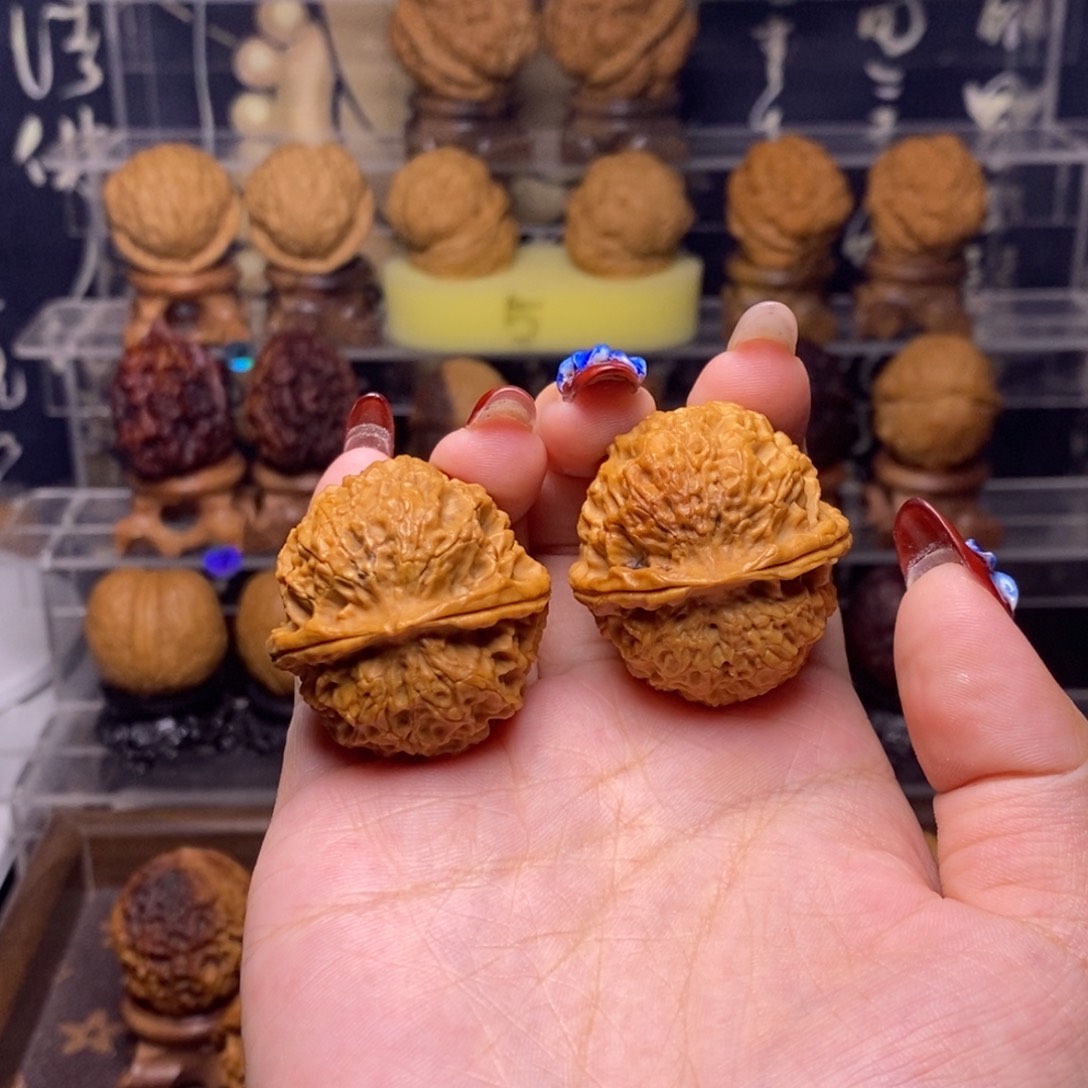 文玩核桃把件Z33珊瑚纹绣球35尺